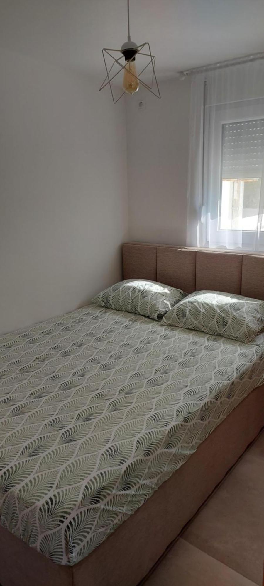 Biserni 1 *
